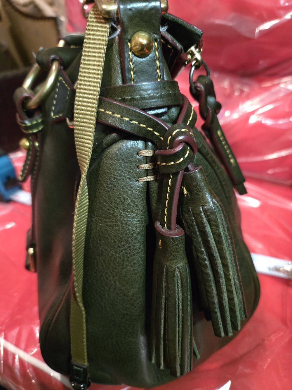 🌻Dooney Large Tassel Satchel Olive Green Leather Shoulder Bag. Beautiful Patina - Picture 9 of 16